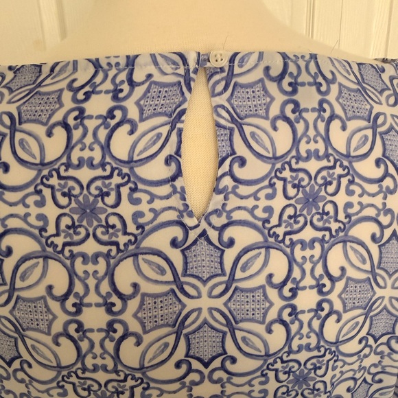Talbots Blue & White Tile Print Blouse – Size Medium - Picture 8 of 8